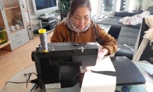 Hội người Việt Nam Löbau-Zittau may 7.000 khẩu trang hỗ trợ Đức chống COVID-19