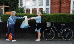 Anh cho người dân chất vấn bộ trưởng về dịch COVID-19