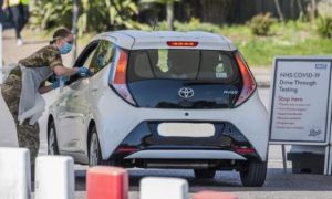 Anh thừa nhận còn lâu mới kiểm soát được đại dịch Covid-19