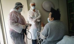 Dịch COVID-19: Các bệnh viện công của Pháp cạn kiệt ngân sách điều trị