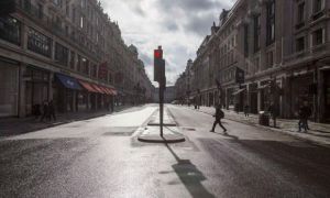 Người Anh sợ, không dám ra khỏi nhà ngay cả khi lệnh phong toả vì COVID-19...