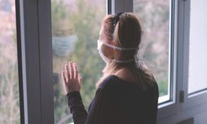 Mẹ bị con ngược đãi trong thời gian cách ly: 'Tôi quá yếu để chống cự'
