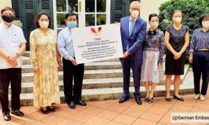 Hội Hữu nghị Việt Nam-Đức trao tặng nước Đức 80.000 khẩu trang