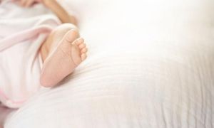 Nga: Một trẻ sơ sinh nhiễm Covid-19 từ mẹ, có tới 17 thai phụ đang chờ sinh...