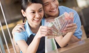 Nắm được bí quyết này, chị em sẽ khiến chồng chỉ muốn mang tiền về cho vợ