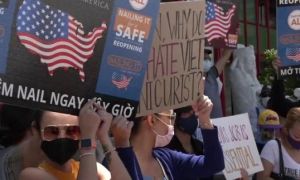 Việt kiều Mỹ xuống đường biểu tình yêu cầu Thống đốc California cho mở cửa...
