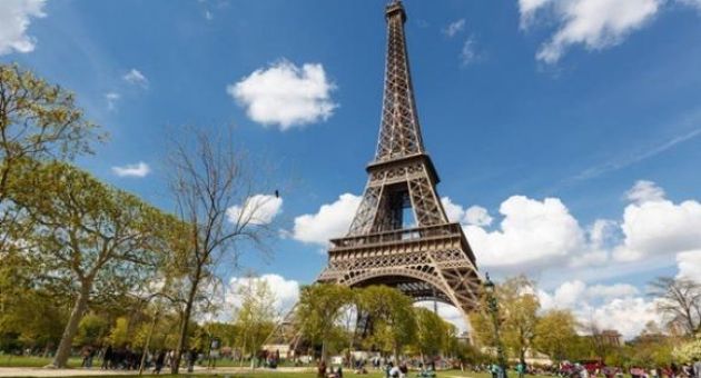 Tháp Eiffel mở cửa trở lại