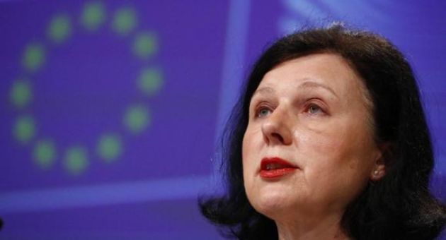 EU 'chỉ đích danh' Trung Quốc tạo làn sóng tin giả về COVID-19