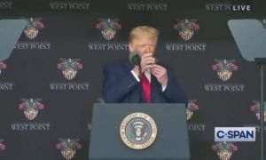 Nghi vấn về sức khỏe của Trump