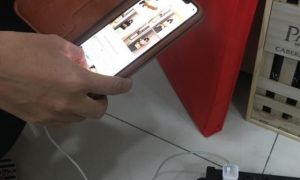 CẢNH BÁO! Điện thoại đang sạc phát nổ, nam thanh niên tử vong tại chỗ