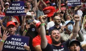 Ông Trump: Xét nghiệm COVID-19 là 'con dao hai lưỡi'
