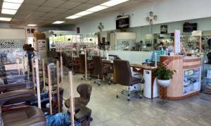 Mở cửa tiệm nail đông khủng khiếp, rồi vắng như chùa bà đanh vì Covid-19