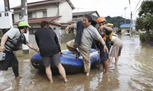 Nước Nhật trong tình trạng “một cổ hai tròng”: vừa ứng phó thiên tai, vừa...