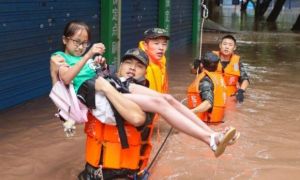 Trung Quốc: Nguy cơ lũ chồng lũ, vỡ đê bao diện rộng