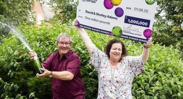 Sau chuỗi ngày bế tắc, cặp vợ chồng Anh bất ngờ trúng số 1,3 triệu USD