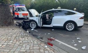 Hamburg: Một người Việt tử vong trong vụ tai nạn xe Tesla