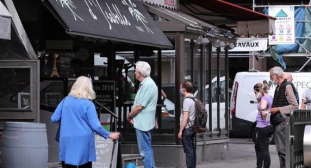 Pháp cảnh báo “đỏ” nguy cơ lây nhiễm COVID-19 ở Paris