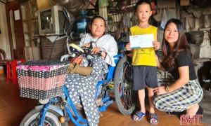Hội Phụ nữ Hà Tĩnh tại Đức tặng quà cho 26 hoàn cảnh đặc biệt khó khăn