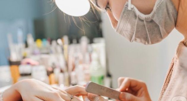 Chuyện buồn của những người làm nail