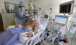 Pháp lần đầu ghi nhận hơn 10.000 ca mắc mới Covid-19 trong ngày