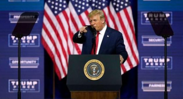 Người vứt phiếu bầu ông Trump vào thùng rác là 'nhân viên thời vụ'