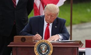 Ông Trump ký sắc lệnh nhằm kết thúc sự thống trị của Trung Quốc về đất hiếm