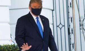 Tổng thống Trump nhập viện
