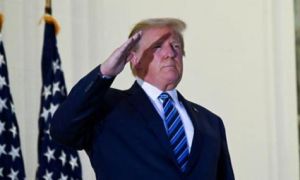 Bác sĩ Nhà Trắng chật vật 'ghìm cương' Trump