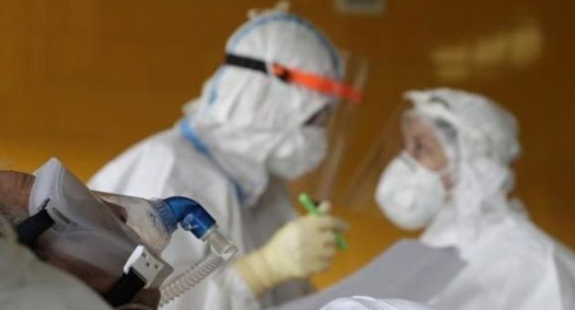 Tỷ lệ lây Covid-19 trong ngày cao nhất châu Âu, bệnh viện ở Praha quá tải