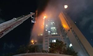 Lửa bao trùm tòa nhà 33 tầng ở Hàn Quốc giữa đêm