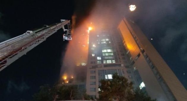 Lửa bao trùm tòa nhà 33 tầng ở Hàn Quốc giữa đêm