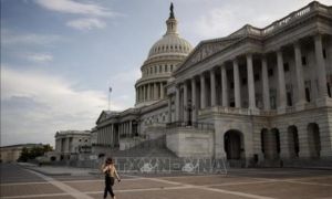 Nhà Trắng kêu gọi Quốc hội thông qua gói cứu trợ COVID-19 tạm thời