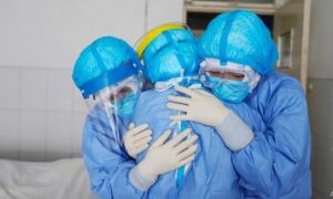 Nhiều điều dưỡng trên thế giới kiệt sức vì cuộc chiến chống Covid-19