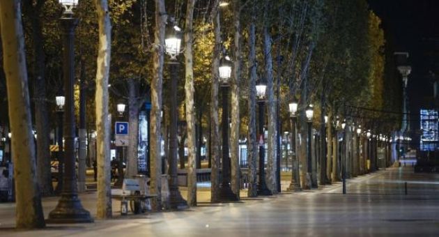 Kinh đô ánh sáng vắng vẻ sau 21h