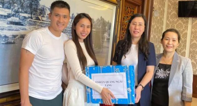 Thủy Tiên kết thúc hơn 40 ngày viện trợ miền Trung, hứa hẹn công khai sao kê...