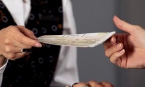 8 BÍ MẬT để mua được vé máy bay giảm NỬA GIÁ mà nhân viên bán vé luôn cố giấu...