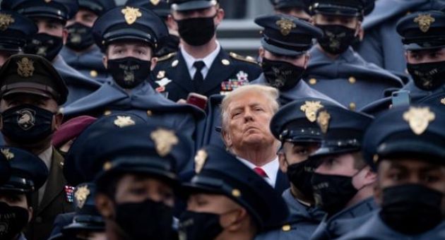 Từ góc nhìn CNN, ông Trump đang làm gì trong Nhà Trắng những ngày này?