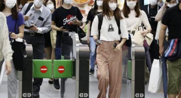 Nhật Bản yêu cầu người dân đeo khẩu trang tại nhà