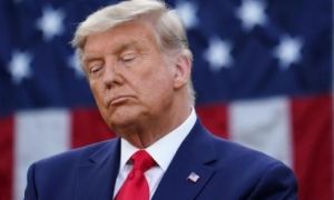 Tổng thống Trump gia hạn lệnh cấm nhập cảnh
