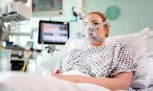 Bi kịch ở London (Anh): Bệnh nhân Covid-19 phải ''cạnh tranh'' để có máy thở...