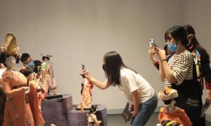 Với người Nhật, búp bê là người bạn tâm tình, đại diện cho cảm xúc của chủ nhân