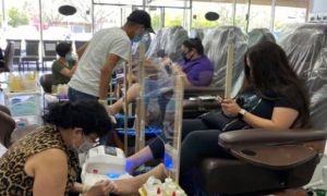 Ngành nail của người gốc Việt ở Mỹ điêu đứng vì Covid-19