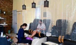 Mỹ bắt giữ 3 chủ tiệm nail gốc Việt