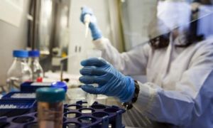 Vì sao nâng cấp vaccine Covid-19 đối phó với biến thể mới sẽ không dễ dàng?
