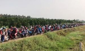 Đường từ TPHCM về miền Tây kẹt cứng, giao thông hỗn loạn