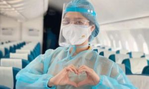 Nữ tiếp viên hàng không kể chuyện vào tâm dịch đón đồng bào