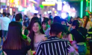 TP.HCM dừng quán nhậu, karaoke, bar, vũ trường, rạp phim từ 12h trưa mai 9-2
