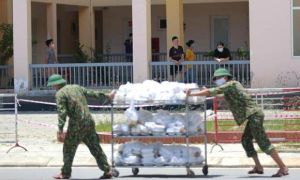 Người cách ly tại doanh trại sẽ tự trả tiền ăn