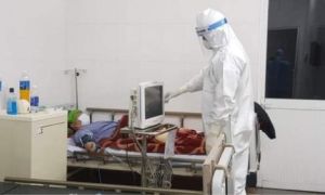 Nữ bác sĩ hoãn cưới 3 lần để vào 'điểm nóng' chống dịch COVID-19