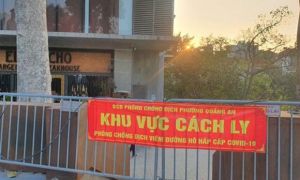 Chuyên gia Nhật tử vong tại khách sạn ở Hà Nội mắc Covid-19, tìm người đi máy...
